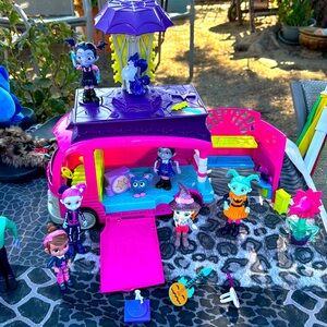 Vampirina Rock N' Jam Touring Van Playset